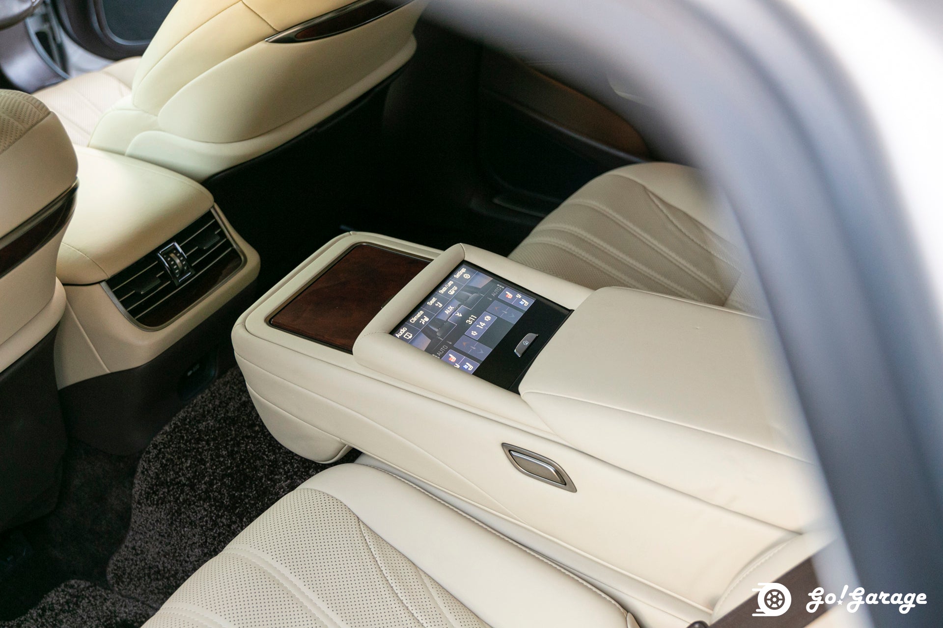 2017 LEXUS LS500H Version L AWD
