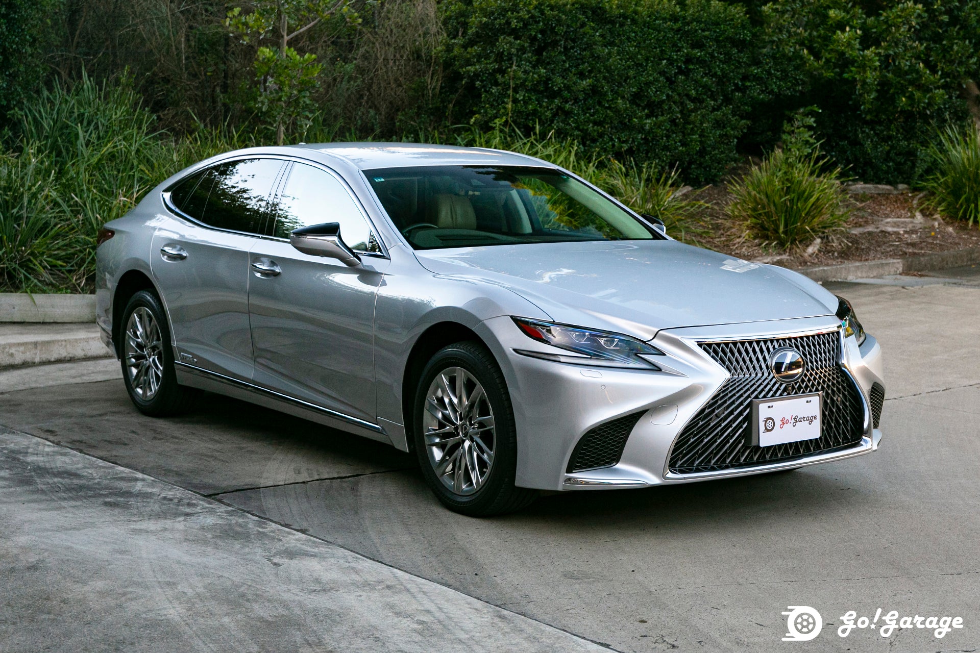 2017 LEXUS LS500H Version L AWD