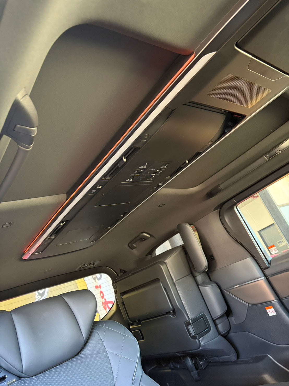 【COMING SOON】2025 Toyota Vellfire Hybrid Executive Lounge