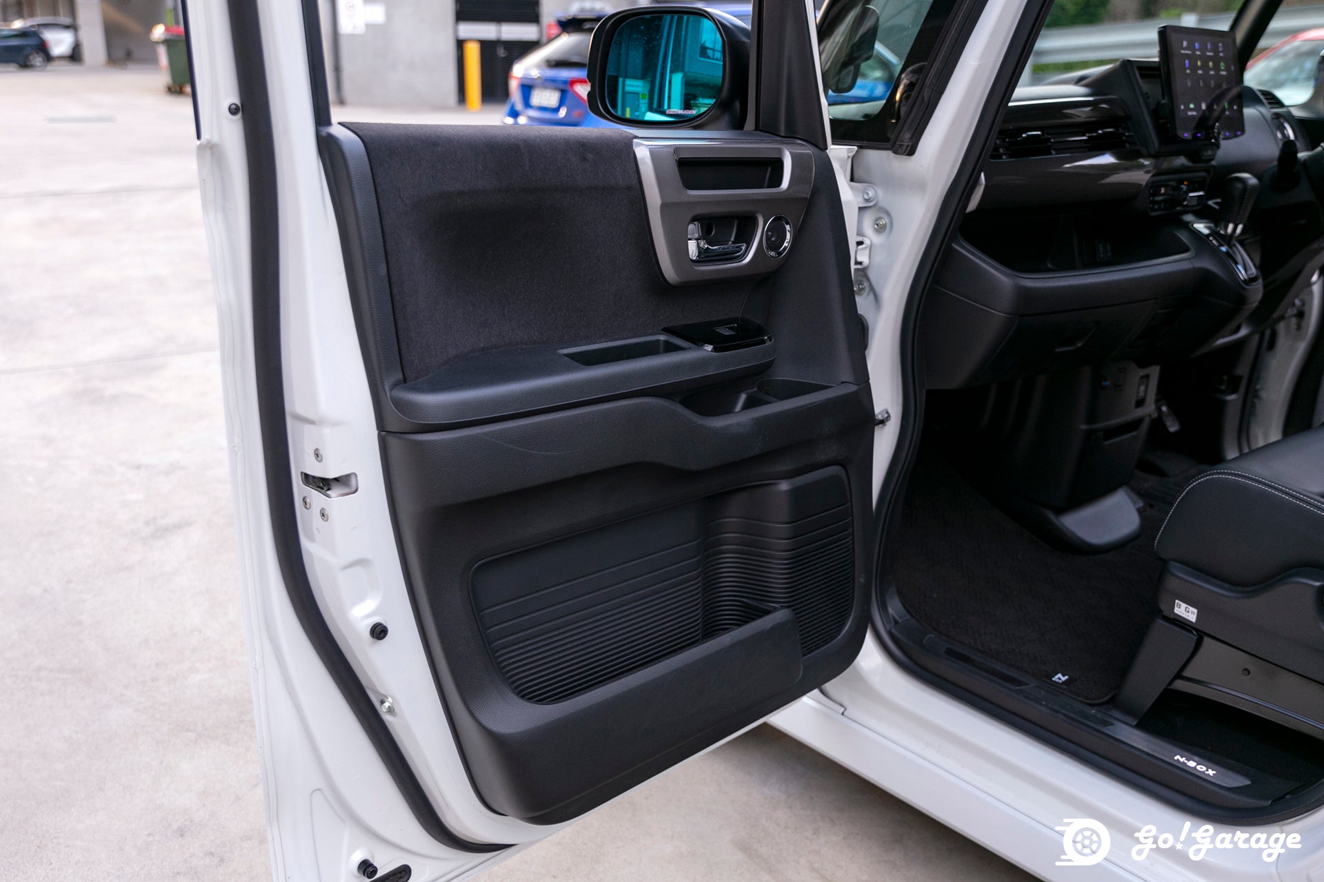 2022 Honda NBox Custom L + Black Style