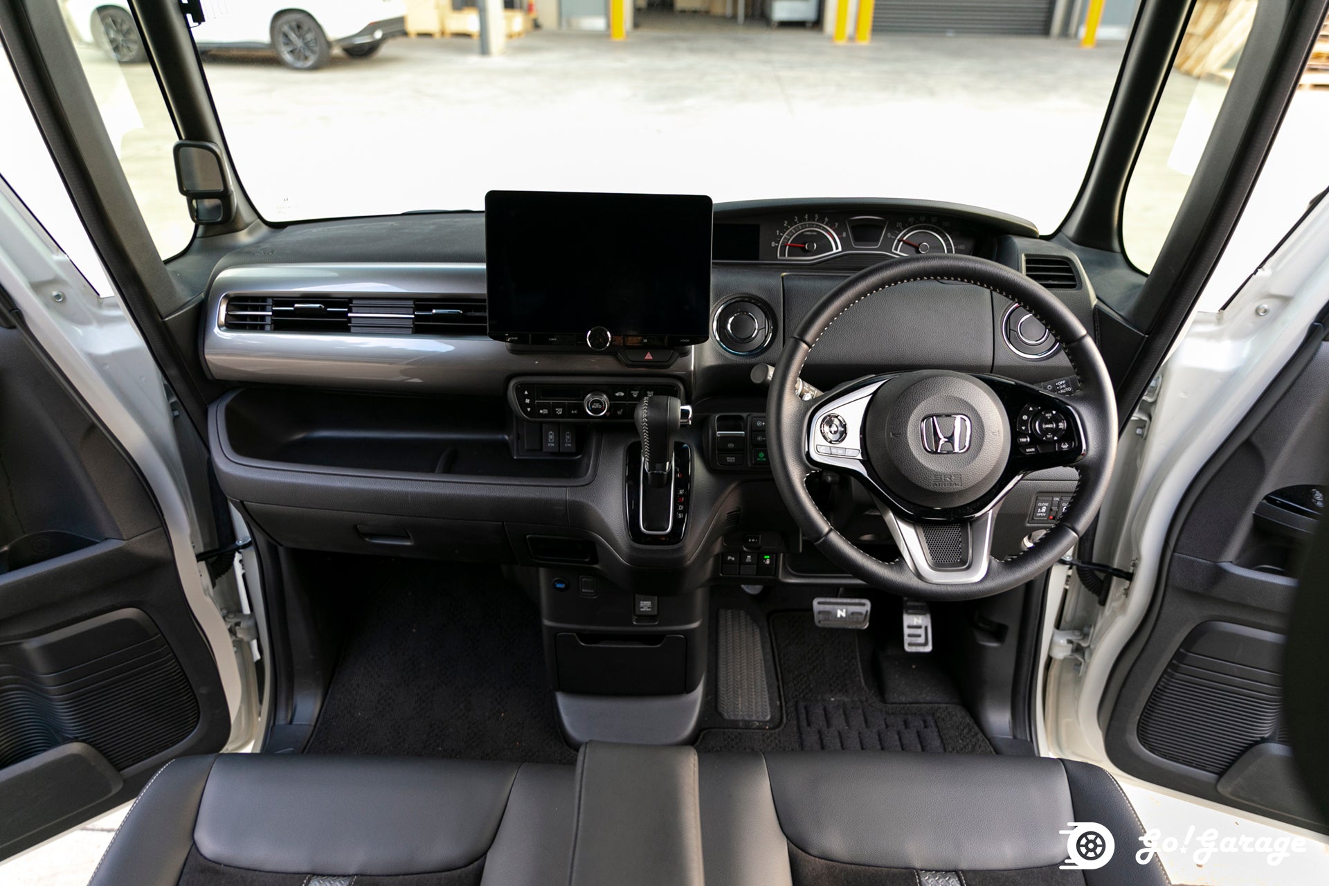 2022 Honda NBox Custom L + Black Style