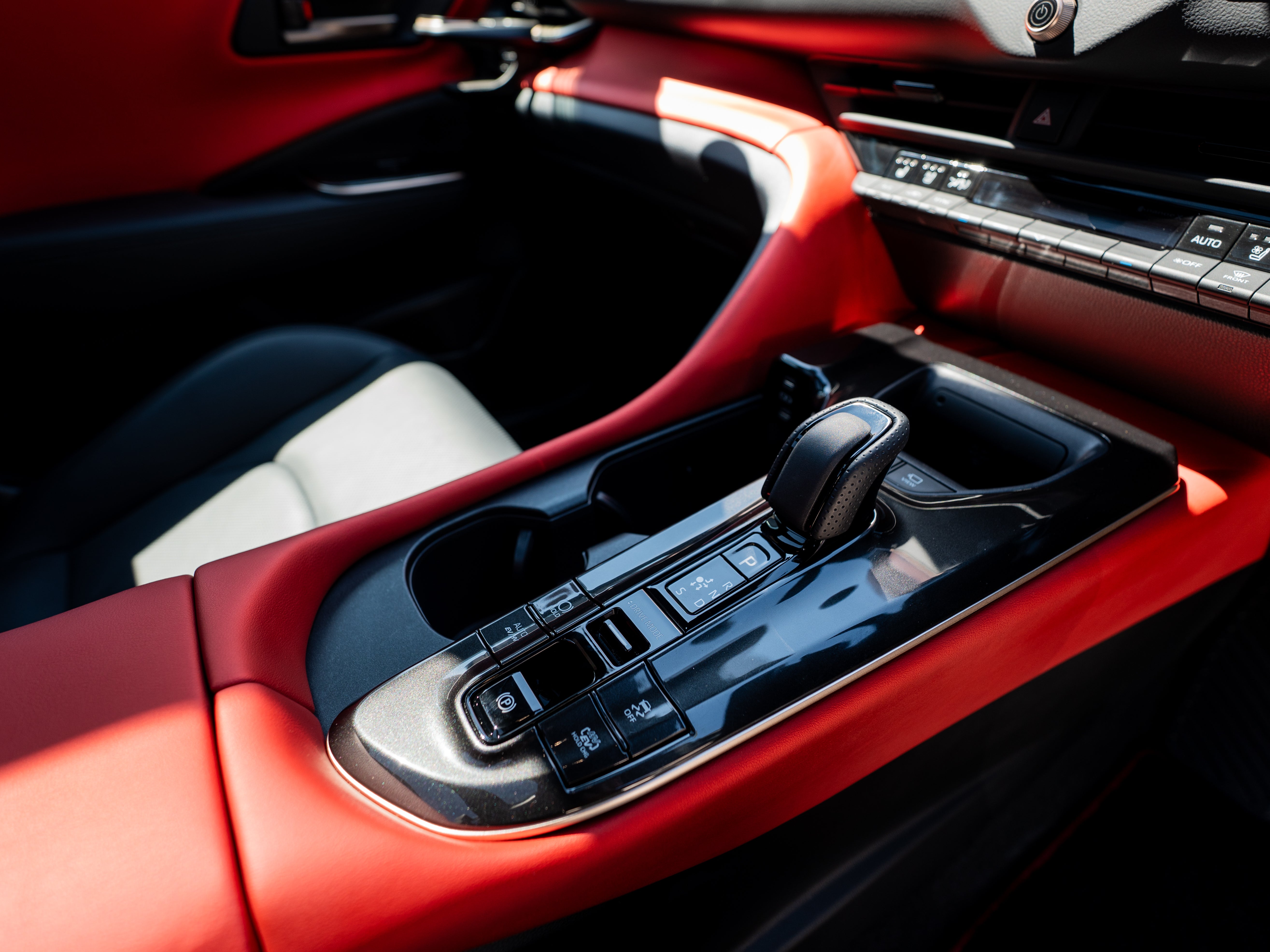 2024 Toyota Crown Sport PHEV RS