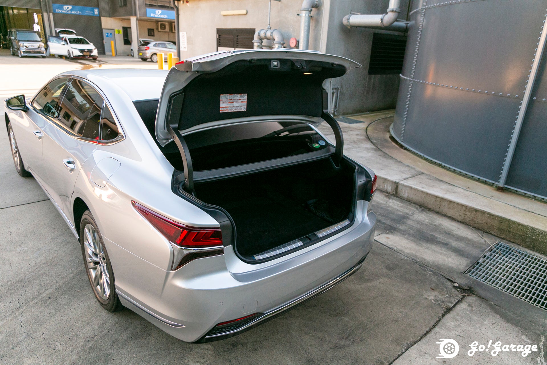 2017 LEXUS LS500H Version L AWD