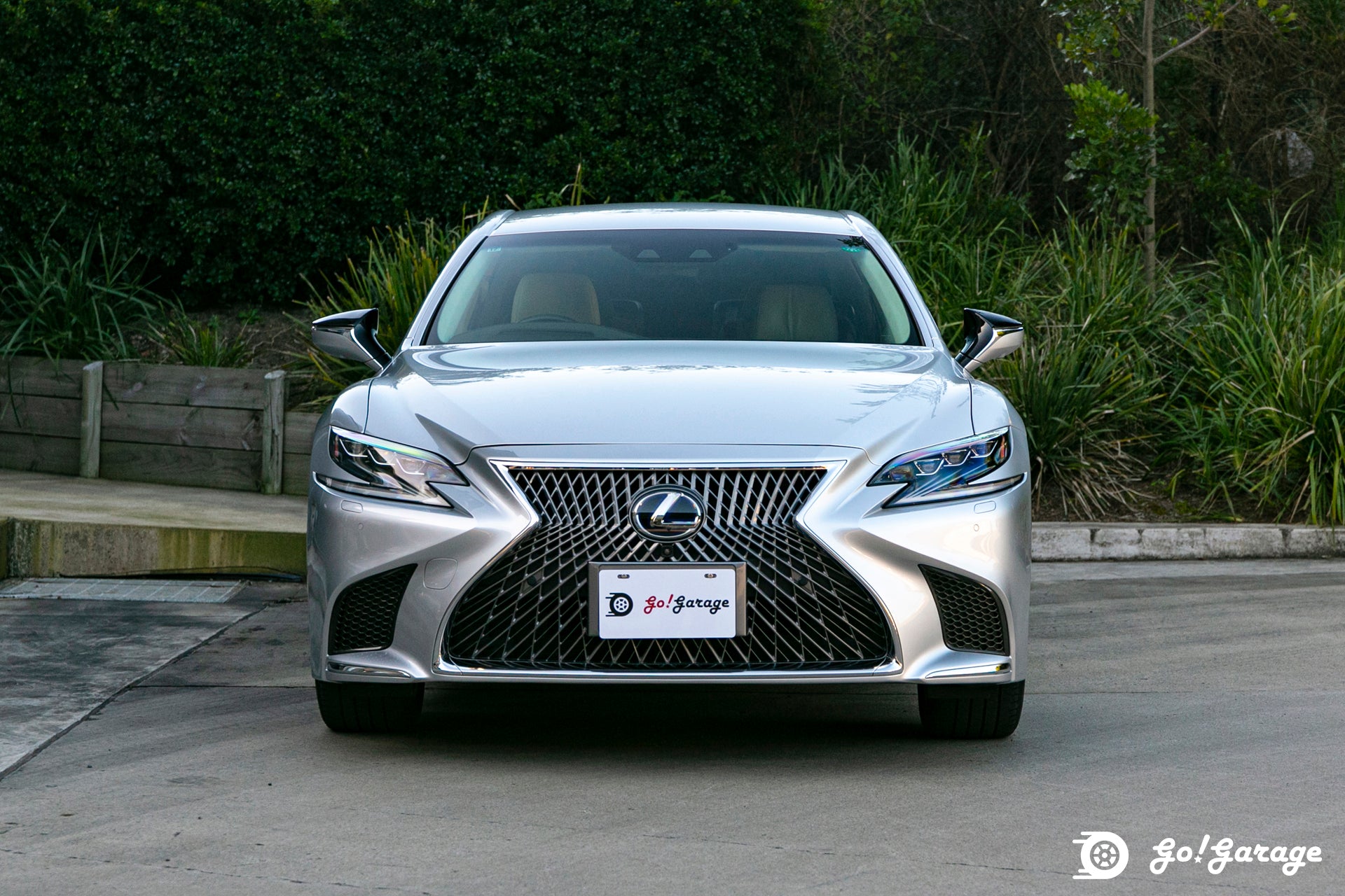 2017 LEXUS LS500H Version L AWD