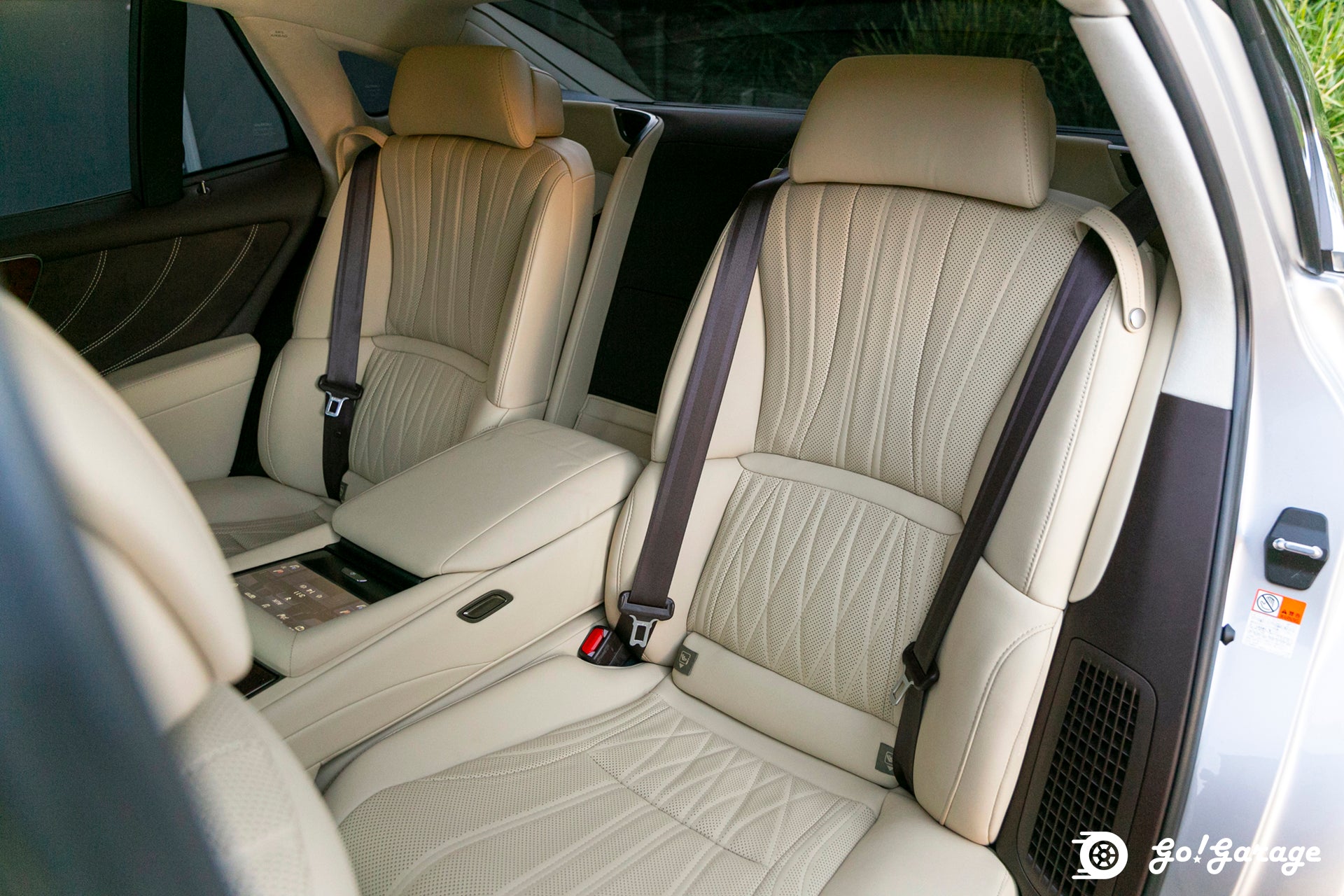 2017 LEXUS LS500H Version L AWD