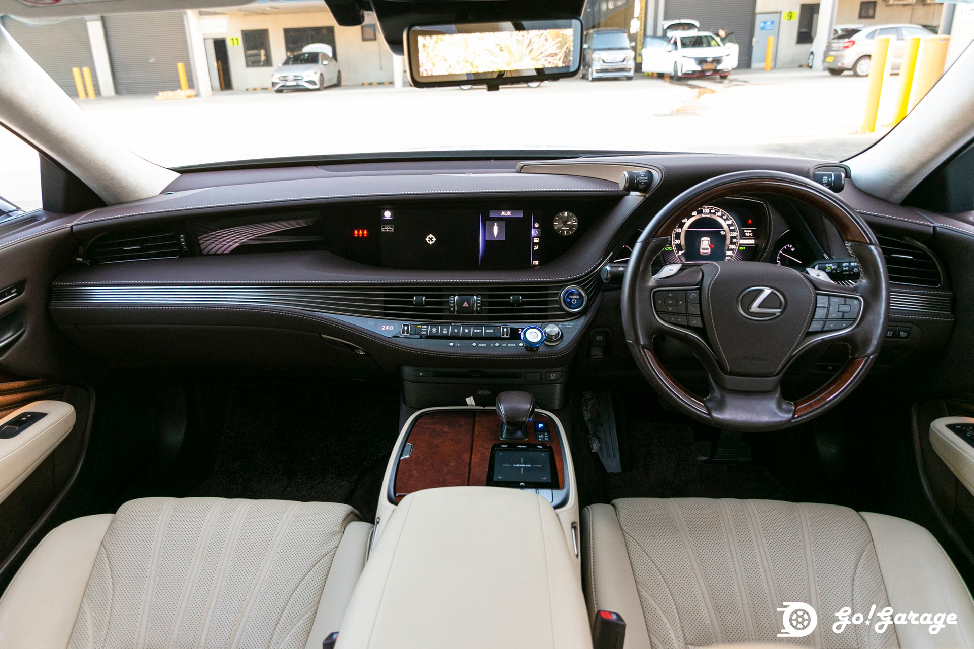 2017 LEXUS LS500H Version L AWD
