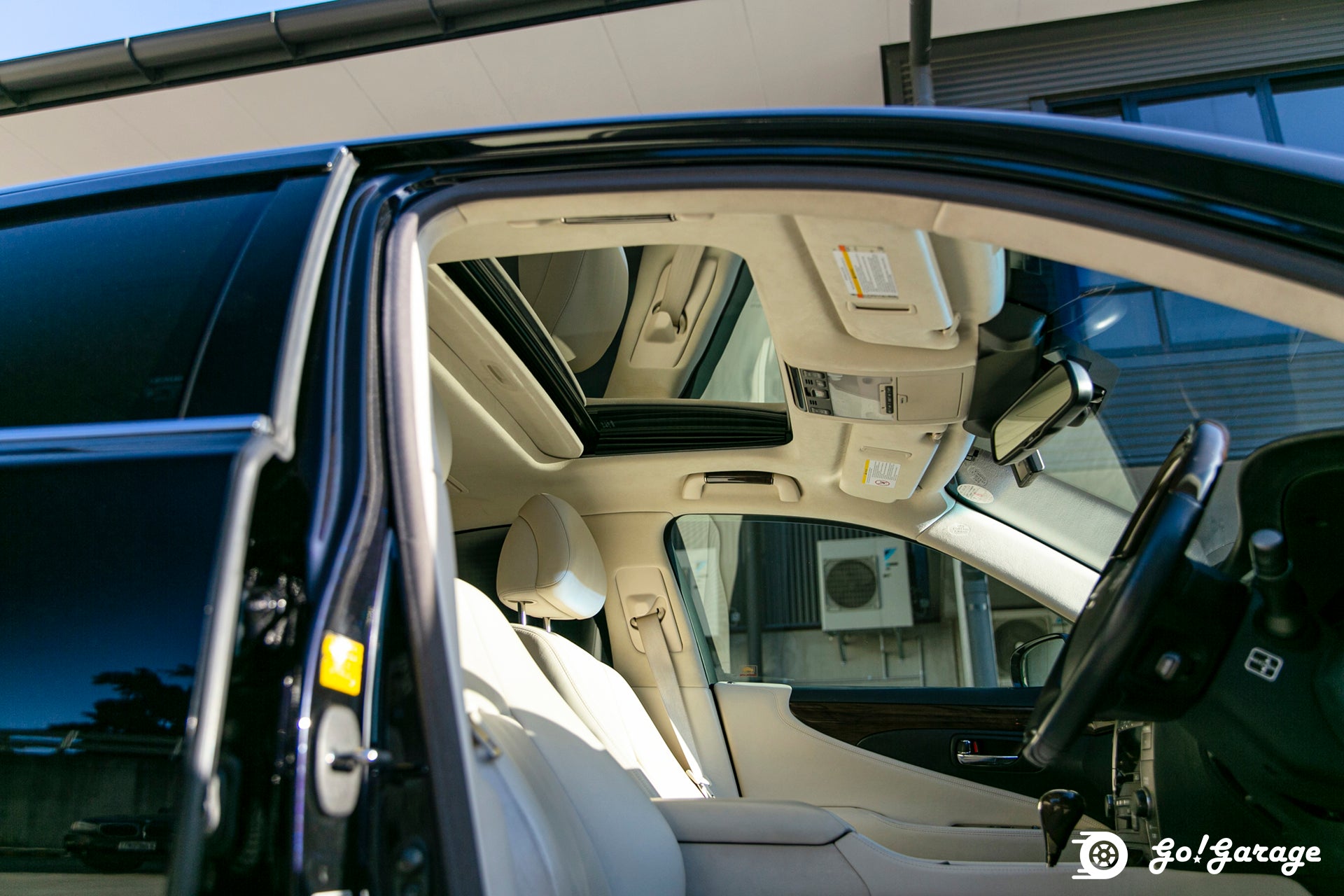 2007 Black LS600H I Package