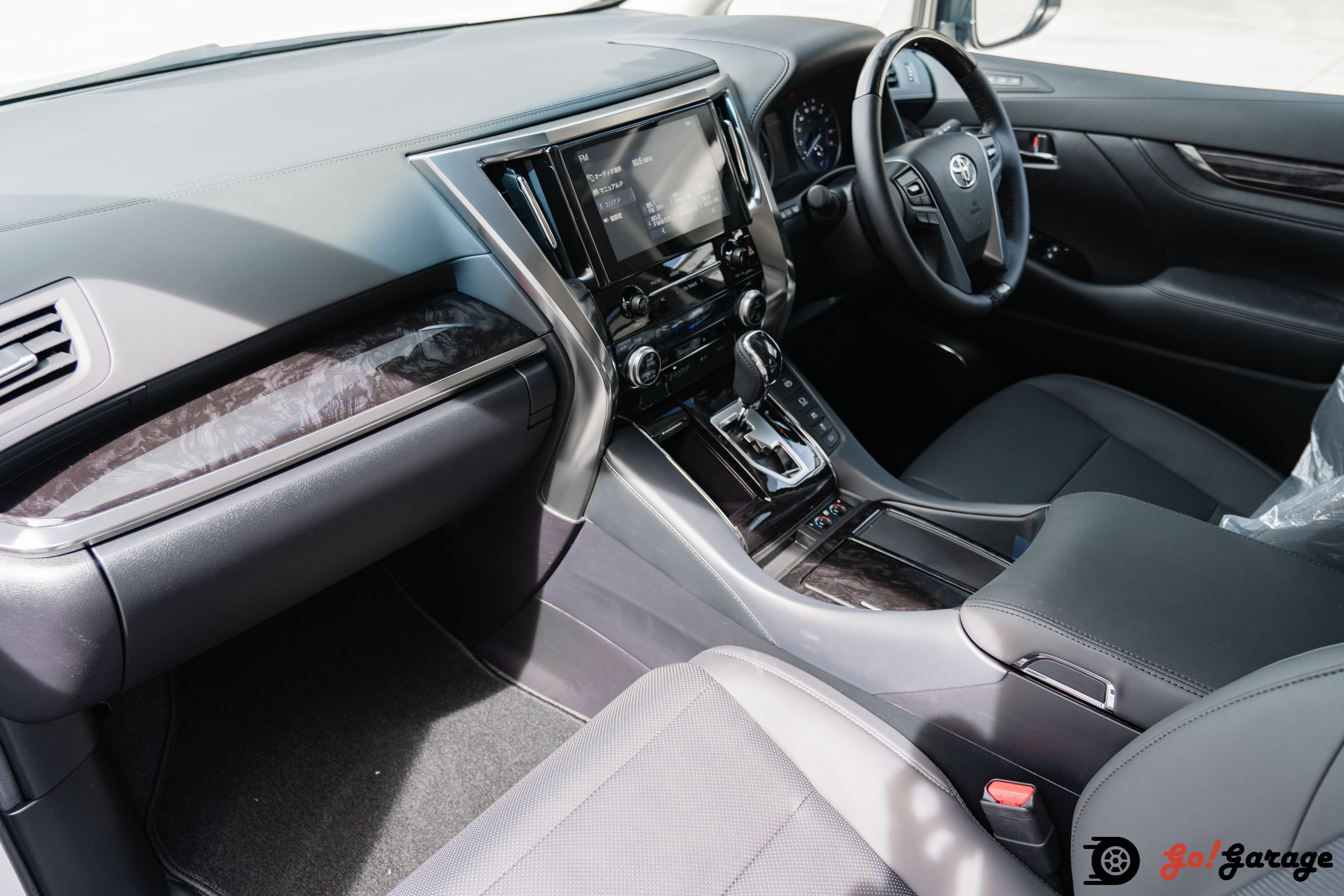 2021 Alphard SR C package E-Four Hybrid 2.5