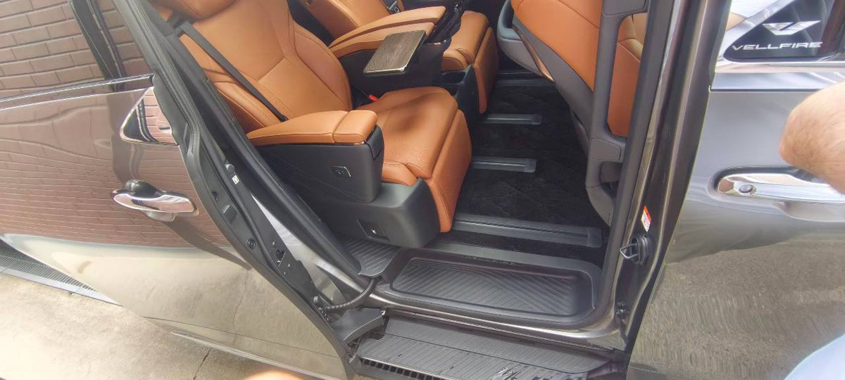 【COMING SOON】2025 Toyota Vellfire PHEV Executive Lounge