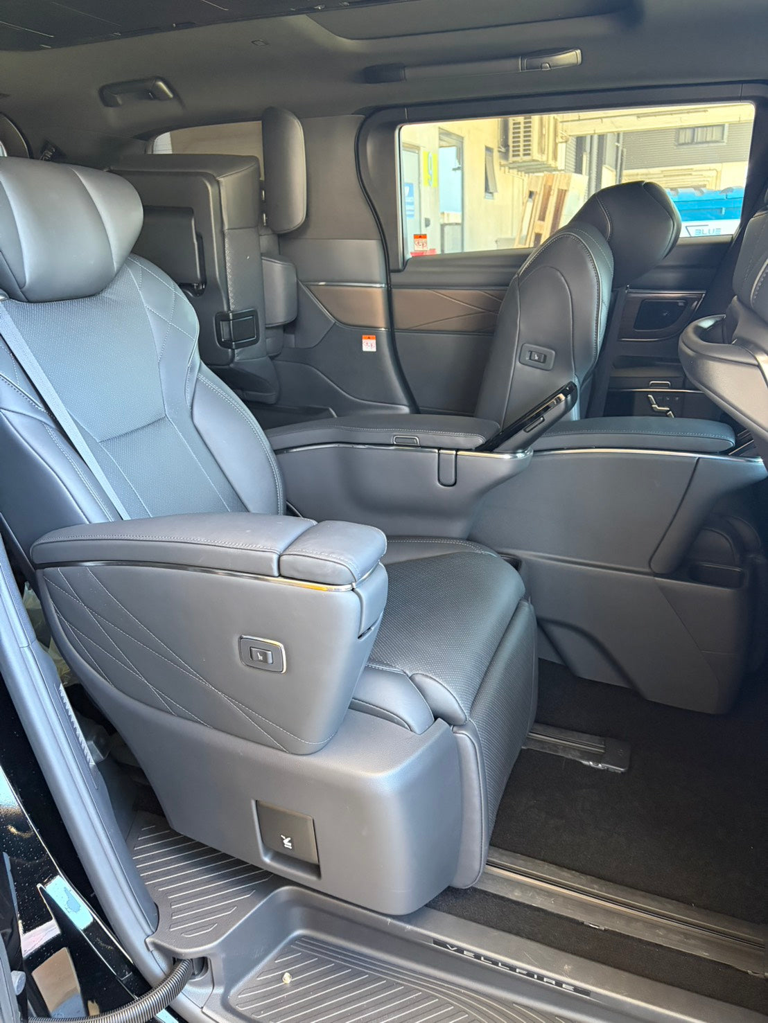 【COMING SOON】2025 Toyota Vellfire Hybrid Executive Lounge